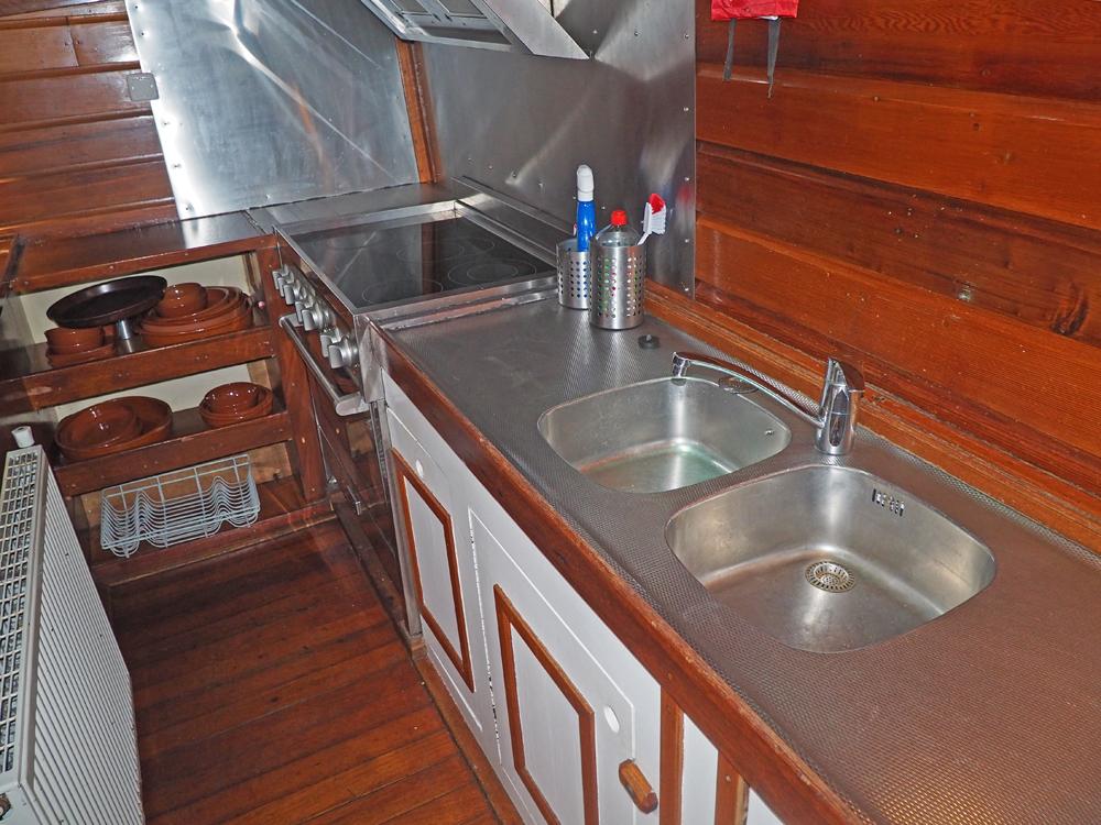 Cabin en avant, H&eacute;bergements